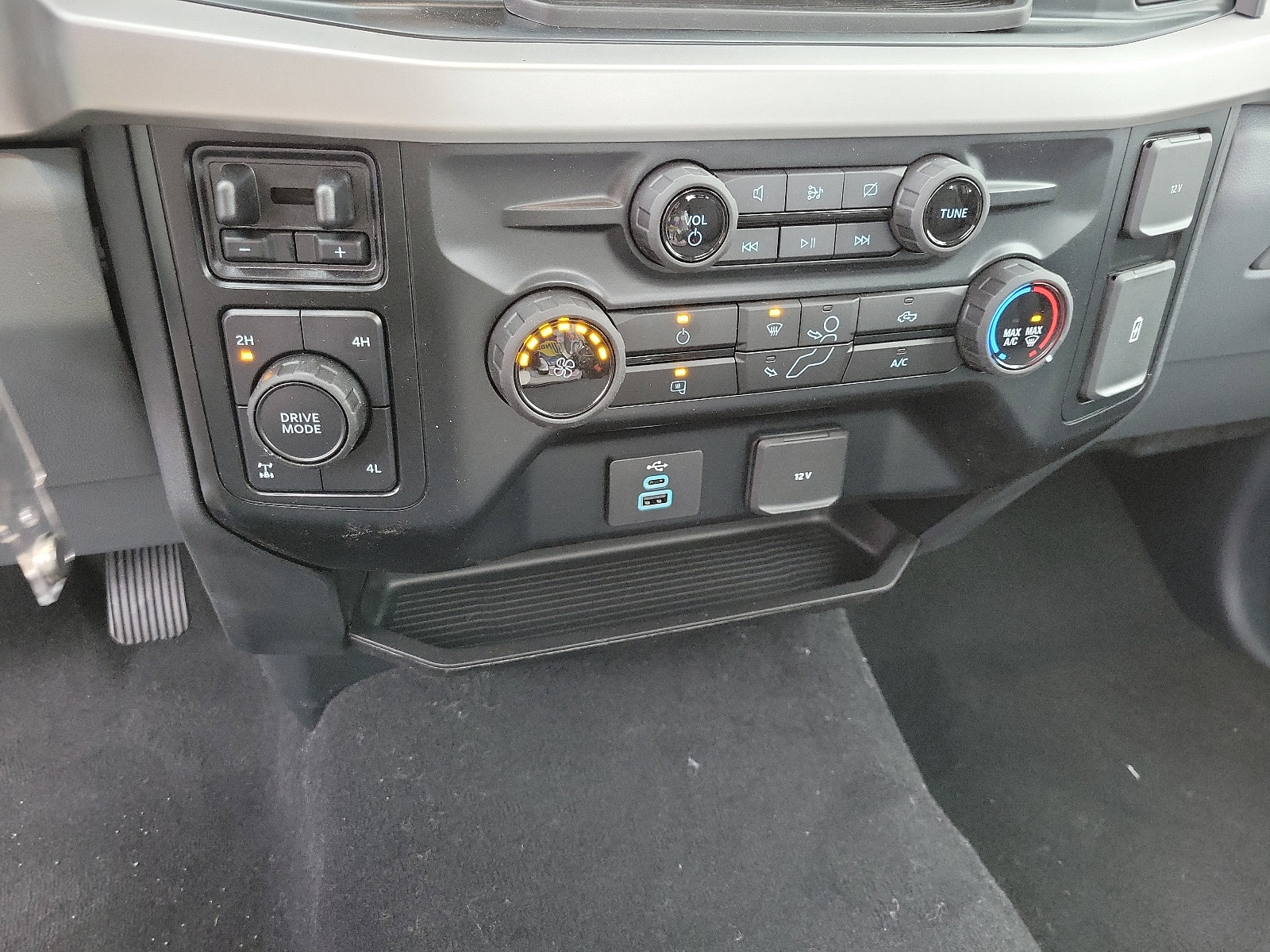 2023 Ford F-350 photo 5