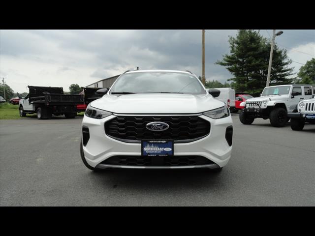 2024 Ford Escape ST-Line photo 2