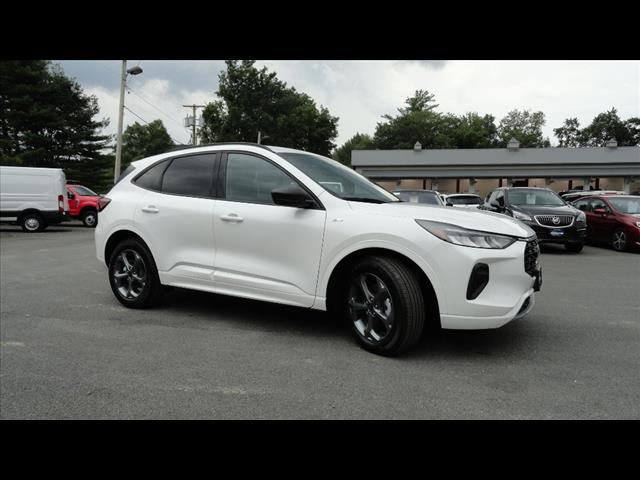 2024 Ford Escape ST-Line photo 3
