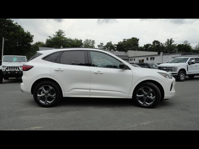 2024 Ford Escape ST-Line photo 4