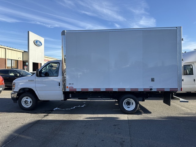 2024 Ford E-450SD Base