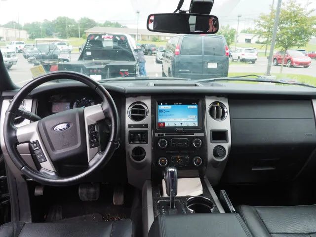 2017 Ford Expedition Limited photo 2