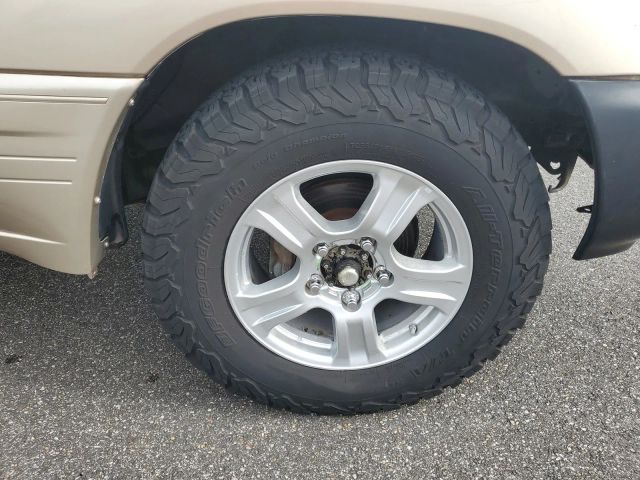 2000 Lexus LX 470 photo 2