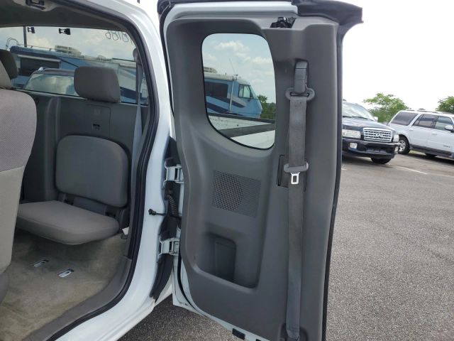 2016 Nissan Frontier S photo 9