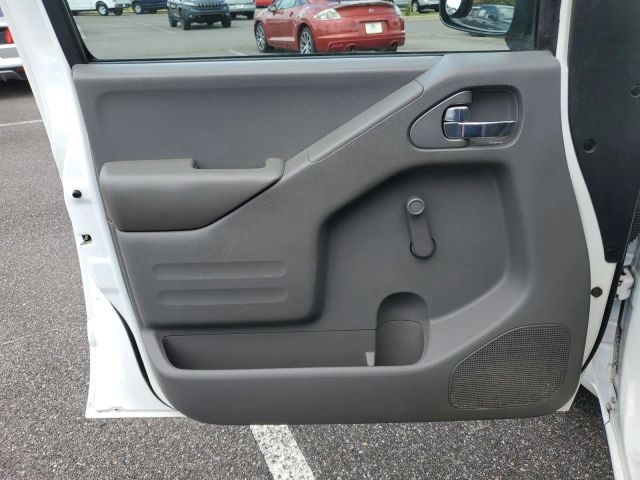 2016 Nissan Frontier S photo 13