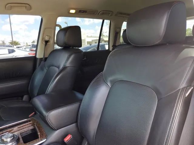 2015 Infiniti QX80 photo 15