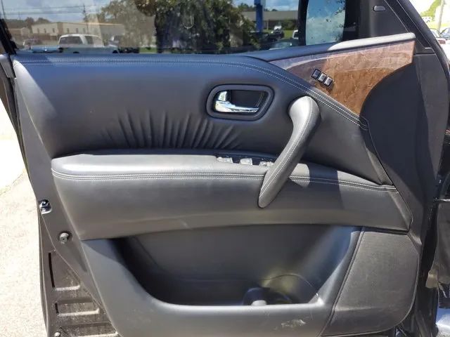 2015 Infiniti QX80 photo 18