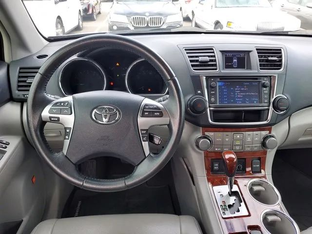 2013 Toyota Highlander Limited photo 9
