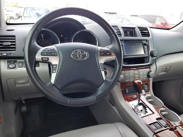2013 Toyota Highlander Limited photo 10