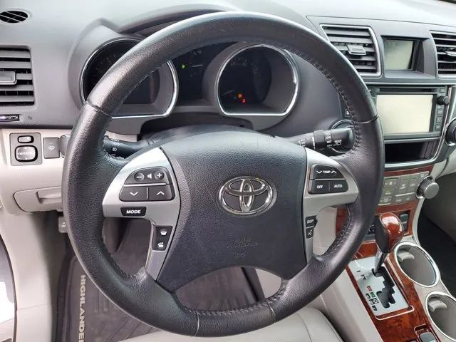 2013 Toyota Highlander Limited photo 15