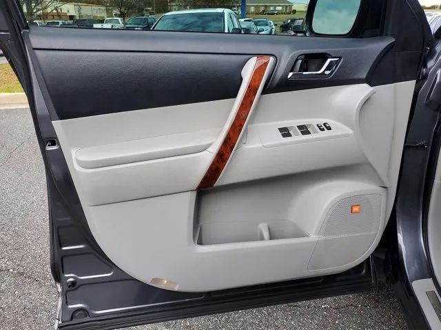 2013 Toyota Highlander Limited photo 16