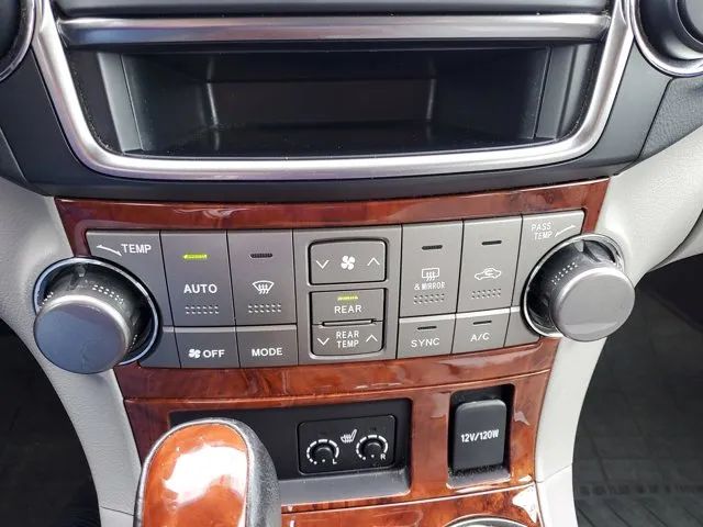 2013 Toyota Highlander Limited photo 23