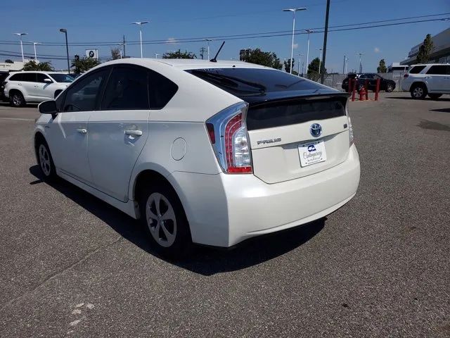 2013 Toyota Prius One photo 2