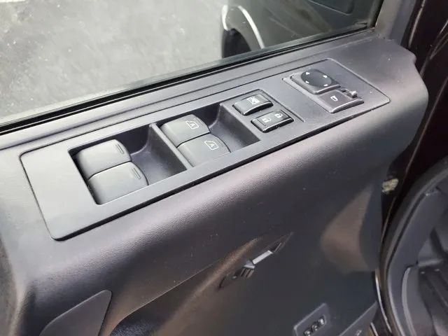 2012 Nissan Titan SL photo 15