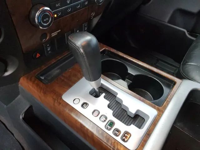 2012 Nissan Titan SL photo 25