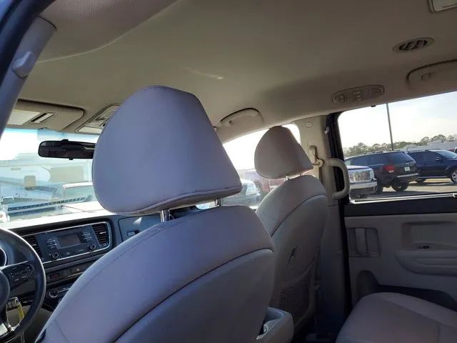 2016 Kia Sedona LX photo 7
