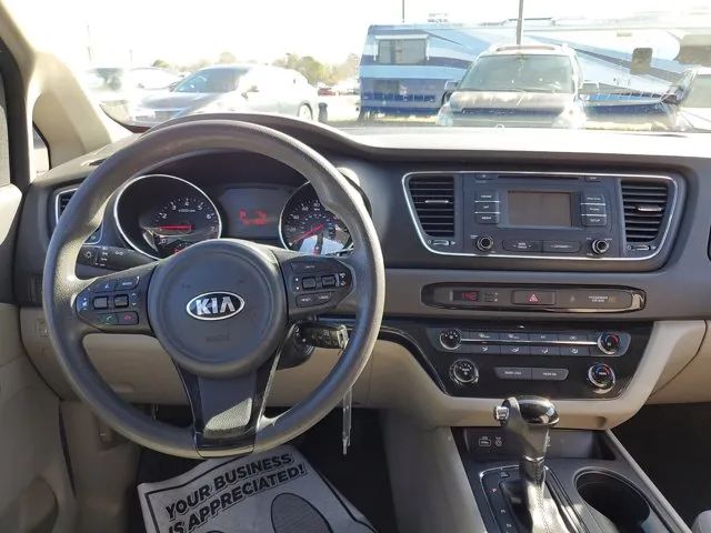 2016 Kia Sedona LX photo 8