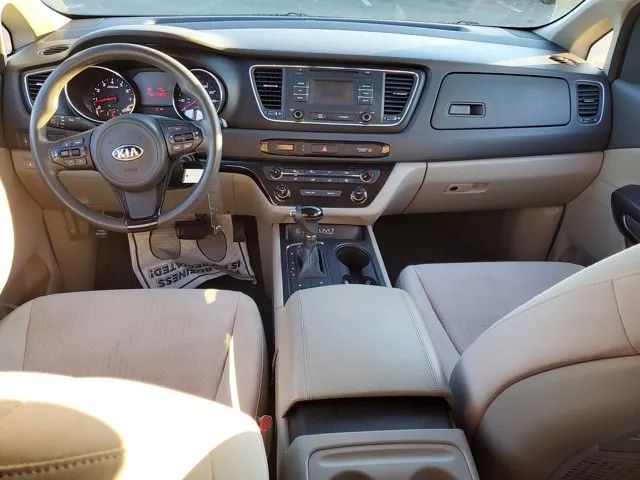2016 Kia Sedona LX photo 10
