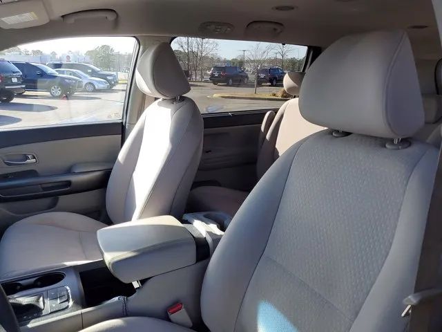 2016 Kia Sedona LX photo 11