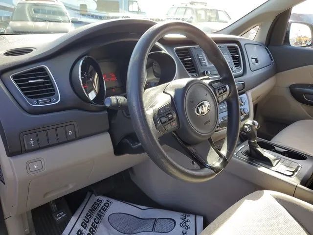 2016 Kia Sedona LX photo 13