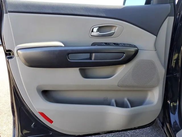 2016 Kia Sedona LX photo 14