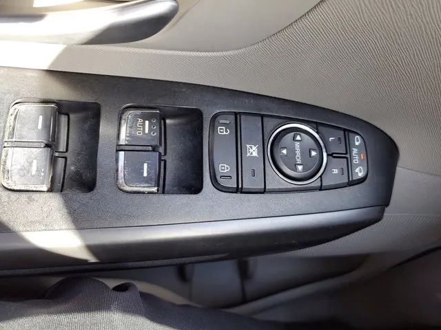 2016 Kia Sedona LX photo 15