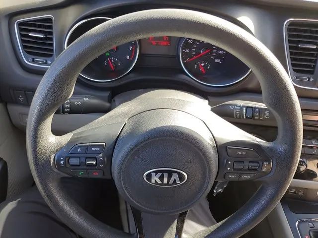 2016 Kia Sedona LX photo 17