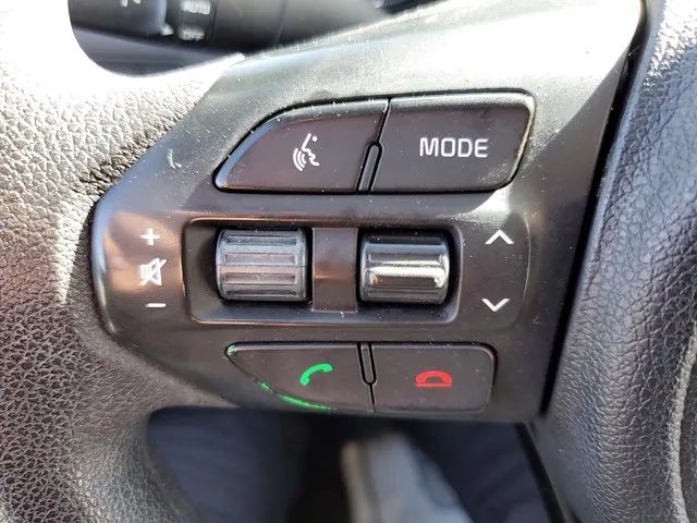 2016 Kia Sedona LX photo 18