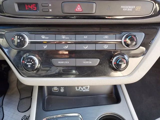 2016 Kia Sedona LX photo 22