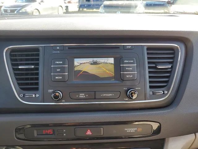 2016 Kia Sedona LX photo 23