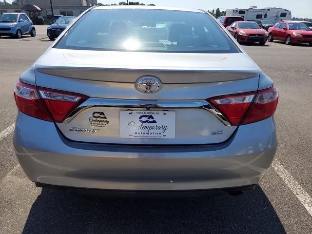 2017 Toyota Camry SE photo 3