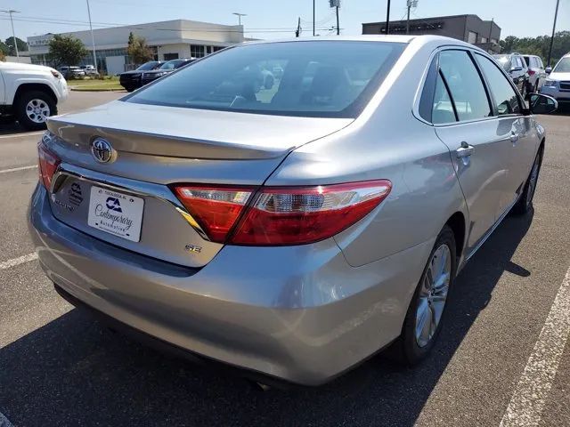 2017 Toyota Camry SE photo 4