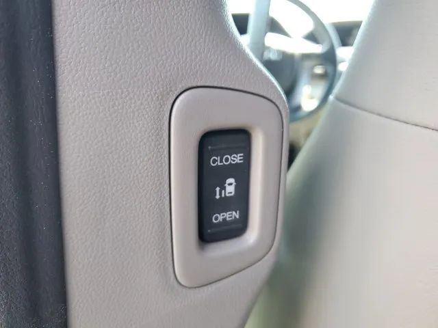 2012 Honda Odyssey EX-L photo 12