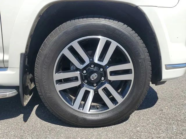 2016 Toyota 4Runner Limited photo 2