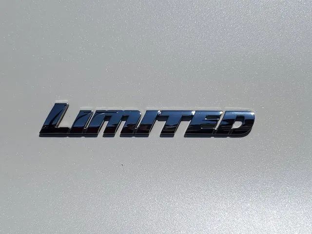 2016 Toyota 4Runner Limited photo 4