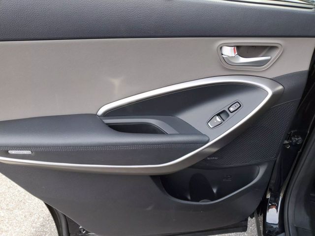 2017 Hyundai Santa Fe SE Ultimate photo 10