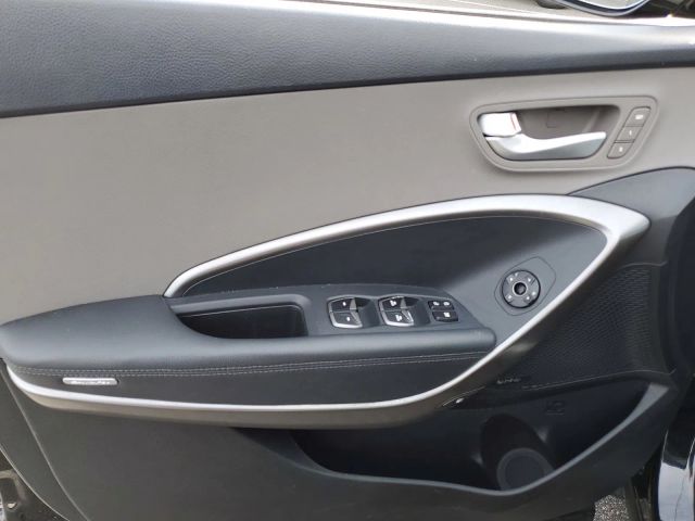 2017 Hyundai Santa Fe SE Ultimate photo 15