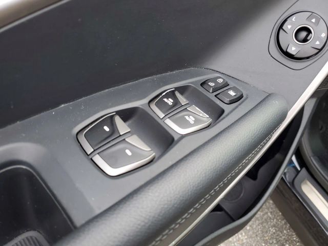 2017 Hyundai Santa Fe SE Ultimate photo 16