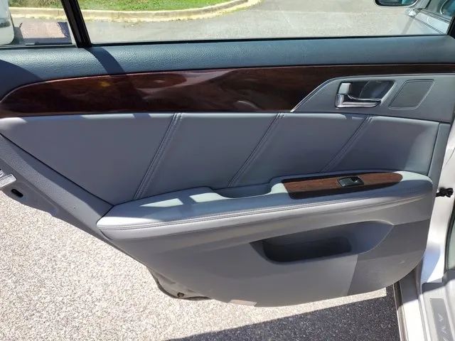 2009 Toyota Avalon Limited photo 13