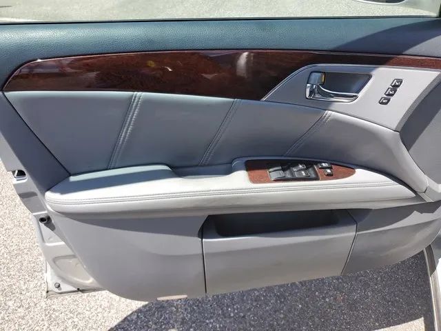2009 Toyota Avalon Limited photo 17