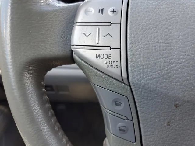 2009 Toyota Avalon Limited photo 19