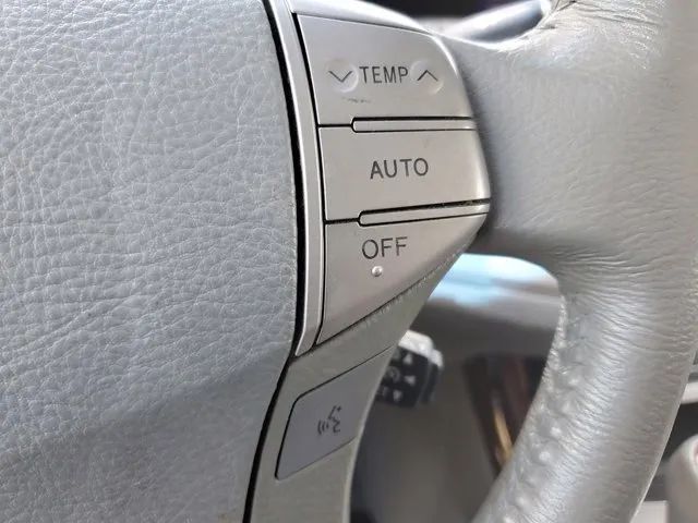 2009 Toyota Avalon Limited photo 21