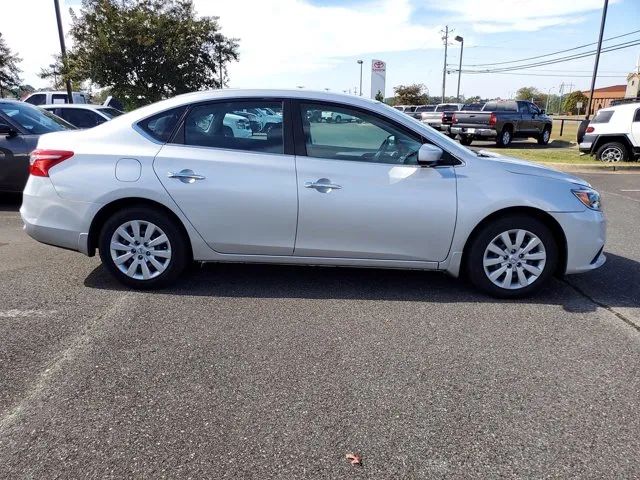 2017 Nissan Sentra S photo 5