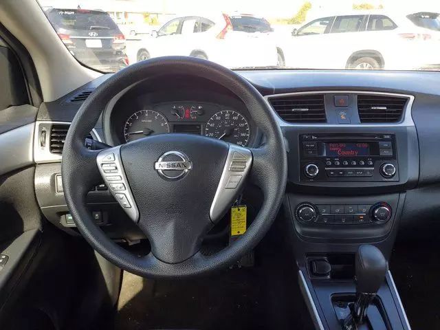 2017 Nissan Sentra S photo 7