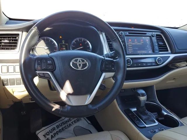 2015 Toyota Highlander Limited photo 9