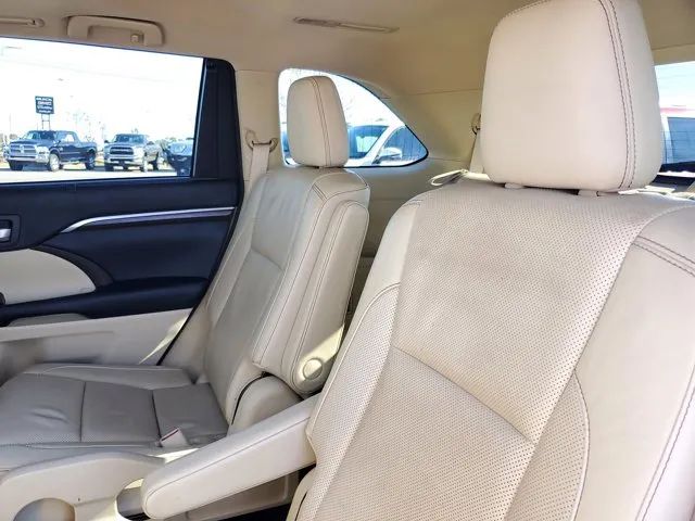 2015 Toyota Highlander Limited photo 10