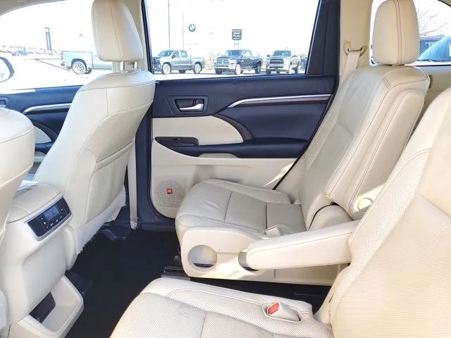 2015 Toyota Highlander Limited photo 11