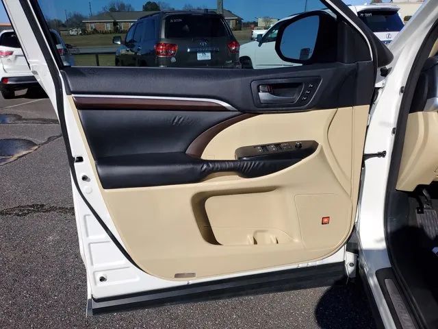 2015 Toyota Highlander Limited photo 17