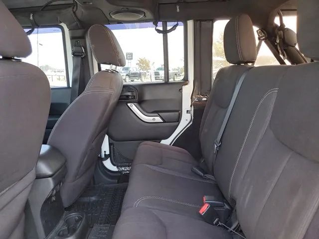 2014 Jeep Wrangler Unlimited Sahara photo 10
