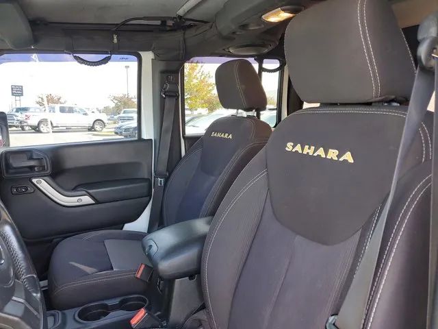 2014 Jeep Wrangler Unlimited Sahara photo 12